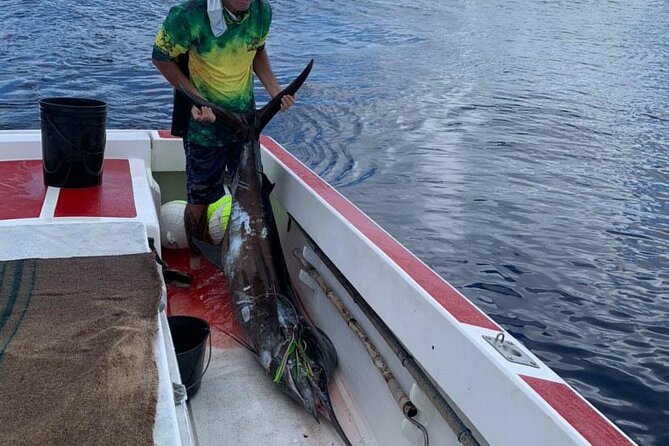 Wholesale Fishing in Poti Marara at Tahiti Teahupoo Peninsula - Who will enjoy this most