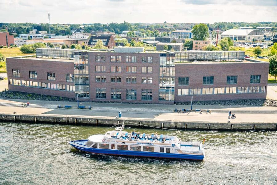 Wismar: Harbor Cruise with Sea Animal Fishing and Guide - Starting at Alter Hafen in Wismar